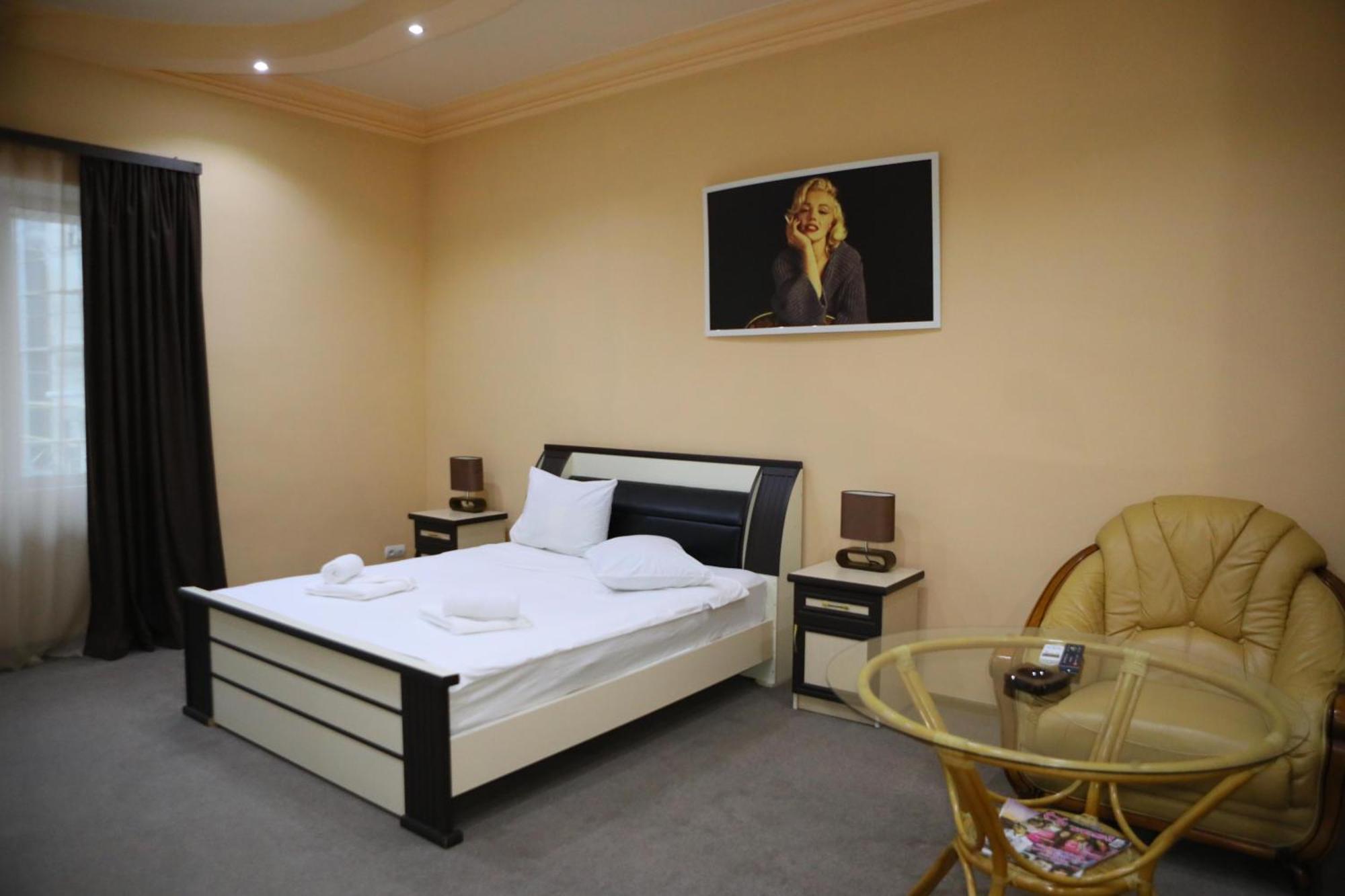 Elko Hotel Yerevan Exterior photo