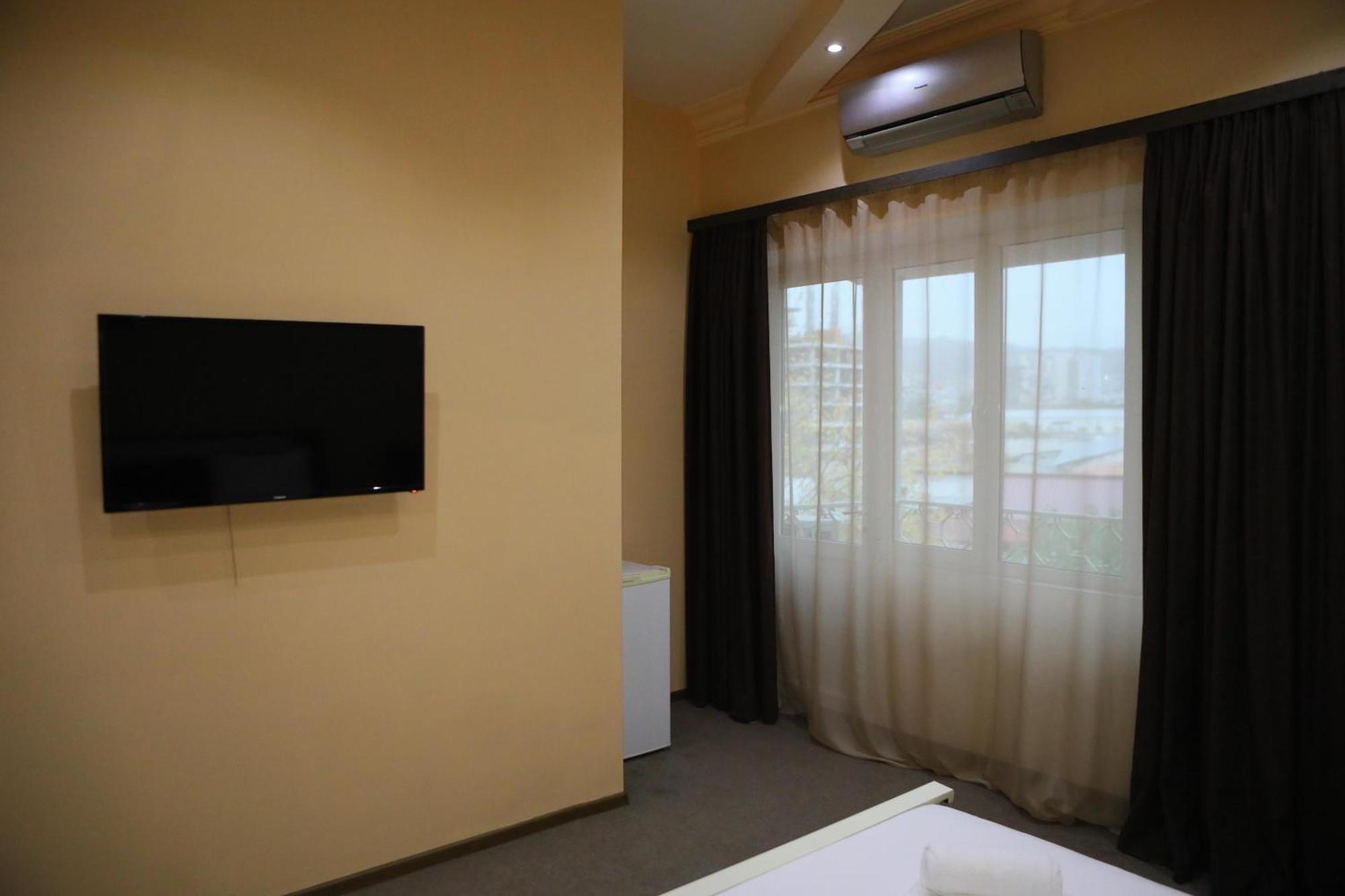 Elko Hotel Yerevan Exterior photo